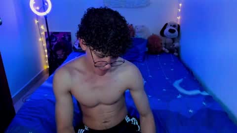 Tom Blue online show from April 2026 01:06:02 AM