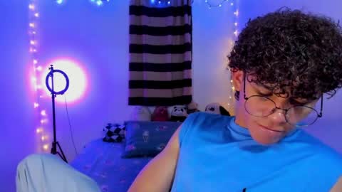 Tom Blue online show from April 2026 12:10:01 AM