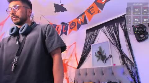 Snapshot of tom_cooper_1 chatting on October 2025 12:22:02 PM Master of pleasure online show from October 2025 12:22:02 PM