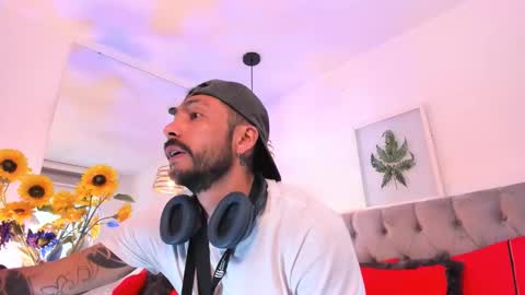 Snapshot of tom_cooper_1 chatting on November 2025 12:29:02 PM Master of pleasure online show from November 2025 12:29:02 PM