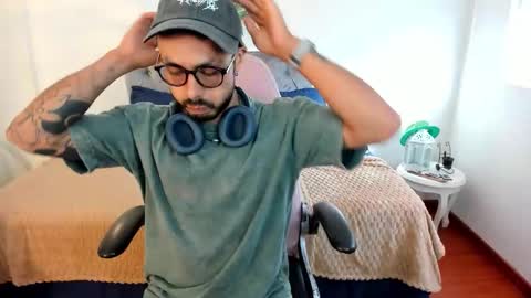 Snapshot of tom_cooper_1 chatting on November 2025 12:05:02 PM Master of pleasure online show from November 2025 12:05:02 PM