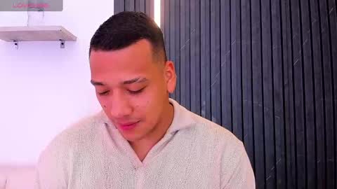 Snapshot of tom_muscle1 chatting on October 2025 11:54:02 AM Tom muscle1 online show from October 2025 11:54:02 AM