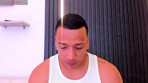 Snapshot of tom_muscle1 chatting on October 2025 11:47:01 AM Tom muscle1 online show from October 2025 11:47:01 AM