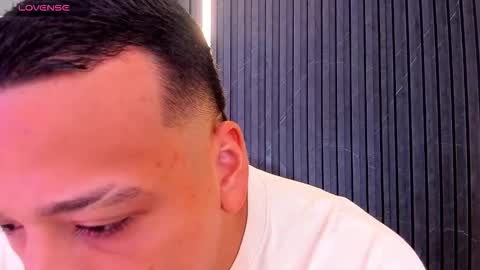 Snapshot of tom_muscle1 chatting on November 2025 12:04:02 PM Tom muscle1 online show from November 2025 12:04:02 PM