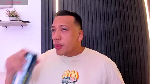 Snapshot of tom_muscle1 chatting on November 2025 12:05:02 PM Tom muscle1 online show from November 2025 12:05:02 PM