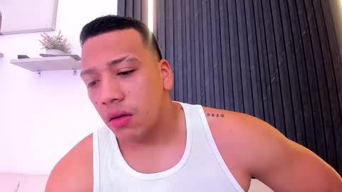 Snapshot of tom_muscle1 chatting on November 2025 12:05:02 PM Tom muscle1 online show from November 2025 12:05:02 PM