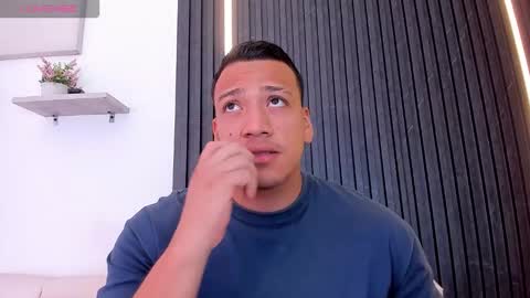 Snapshot of tom_muscle1 chatting on November 2025 12:22:01 PM Tom muscle1 online show from November 2025 12:22:01 PM