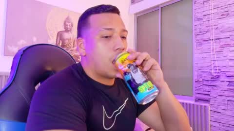 Snapshot of tom_muscle1 chatting on November 2025 07:41:02 PM Tom muscle1 online show from November 2025 07:41:02 PM