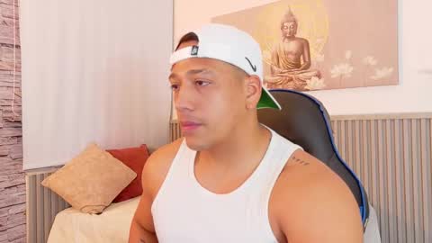 Snapshot of tom_muscle1 chatting on November 2025 12:05:02 PM Tom muscle1 online show from November 2025 12:05:02 PM