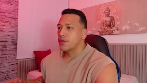 Snapshot of tom_muscle1 chatting on November 2025 11:55:02 AM Tom muscle1 online show from November 2025 11:55:02 AM