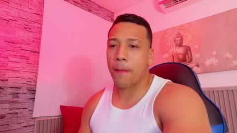 Snapshot of tom_muscle1 chatting on November 2025 12:07:01 PM Tom muscle1 online show from November 2025 12:07:01 PM