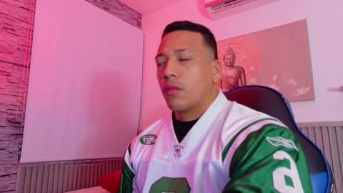 Snapshot of tom_muscle1 chatting on December 2025 11:48:01 AM Tom muscle1 online show from December 2025 11:48:01 AM