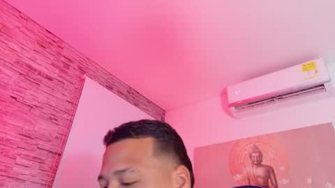 Snapshot of tom_muscle1 chatting on December 2025 12:32:01 PM Tom muscle1 online show from December 2025 12:32:01 PM