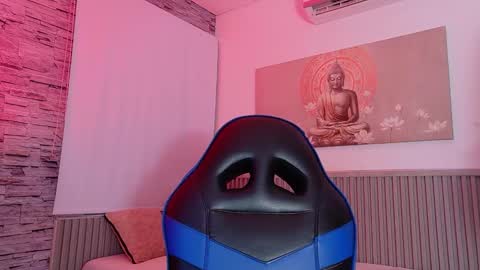 Snapshot of tom_muscle1 chatting on December 2025 11:25:02 AM Tom muscle1 online show from December 2025 11:25:02 AM