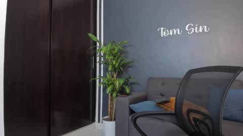 Tom Sin online show from January 2025 02:58:01 PM