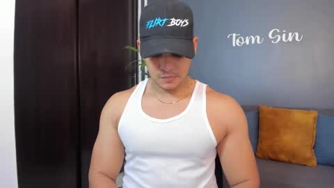 Tom Sin online show from January 2025 09:22:01 PM