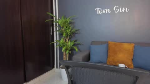 Tom Sin online show from January 2025 08:00:02 PM
