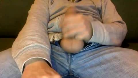 Snapshot of tombi125 chatting on February 2025 05:10:02 PM tombi125 online show from February 2025 05:10:02 PM