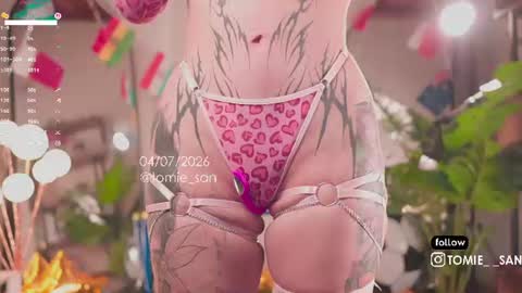 Snapshot of tomie_san chatting on July 2026 10:55:01 AM Tomie online show from July 2026 10:55:01 AM