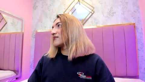 Snapshot of tomlondon_ chatting on November 2025 11:47:02 AM online show from November 2025 11:47:02 AM