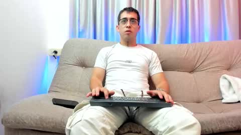 Snapshot of tommas_johnson chatting on March 2026 02:13:02 AM Tomas online show from March 2026 02:13:02 AM