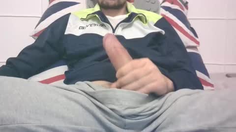 Snapshot of tommaso9046 chatting on February 2025 03:39:01 PM tommaso9046 online show from February 2025 03:39:01 PM