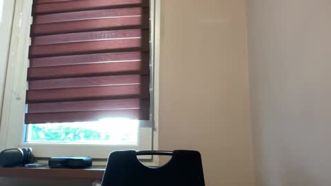 tommilovee online show from April 2026 07:50:02 AM