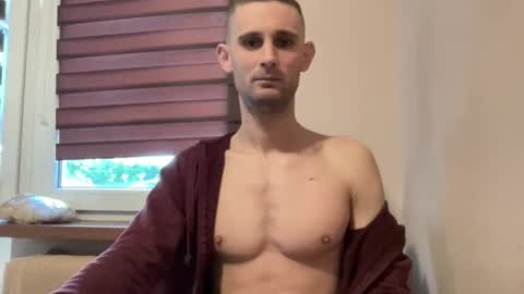 tommilovee online show from April 2026 02:32:01 PM