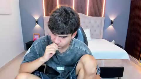 Snapshot of tommy18__ chatting on July 2026 03:23:01 AM Tommy online show from July 2026 03:23:01 AM