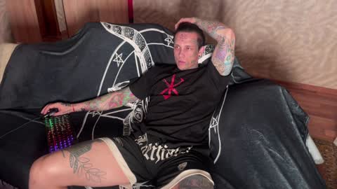 Snapshot of tommy__gun_ chatting on January 2025 03:29:02 PM Tommy and Katana online show from January 2025 03:29:02 PM