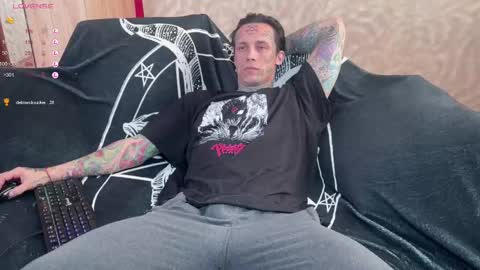 Snapshot of tommy__gun_ chatting on February 2025 06:43:02 AM Tommy and Katana online show from February 2025 06:43:02 AM