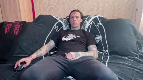 Snapshot of tommy__gun_ chatting on February 2025 05:37:01 AM Tommy and Katana online show from February 2025 05:37:01 AM