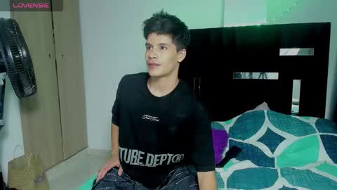 Snapshot of tommy_carlos chatting on November 2025 09:23:01 AM online show from November 2025 09:23:01 AM