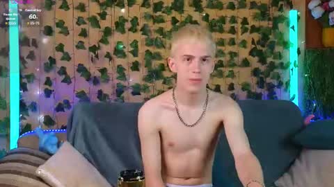 Snapshot of tommy_crash chatting on June 2026 08:23:01 AM Tommy online show from June 2026 08:23:01 AM