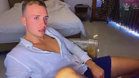 Snapshot of tommy_cumfinger chatting on June 2026 04:15:02 AM Tommy online show from June 2026 04:15:02 AM