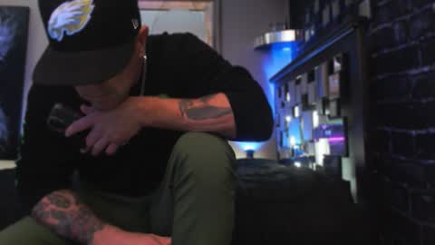 Snapshot of tommy_knuckles chatting on December 2025 09:53:02 PM Tommy online show from December 2025 09:53:02 PM