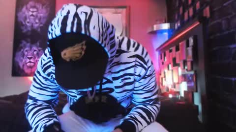 Snapshot of tommy_knuckles chatting on December 2025 12:55:01 PM Tommy online show from December 2025 12:55:01 PM