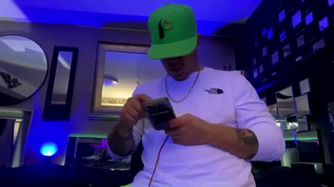 Snapshot of tommy_knuckles chatting on February 2026 12:09:01 AM Tommy online show from February 2026 12:09:01 AM