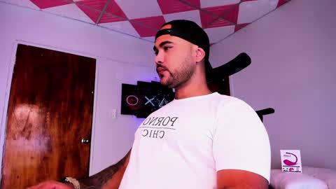 Snapshot of tommy_sccott chatting on December 2024 05:29:02 AM tommy_sccott online show from December 2024 05:29:02 AM