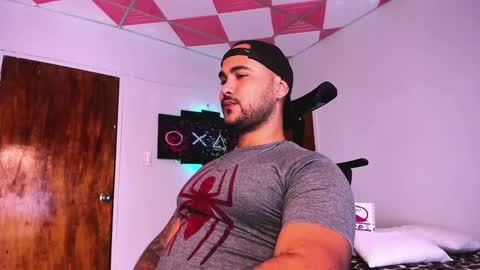 Snapshot of tommy_sccott chatting on December 2024 05:27:02 AM tommy_sccott online show from December 2024 05:27:02 AM