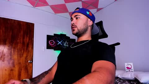 Snapshot of tommy_sccott chatting on January 2025 02:57:01 AM tommy_sccott online show from January 2025 02:57:01 AM