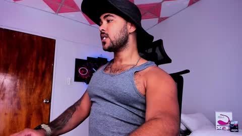 Snapshot of tommy_sccott chatting on January 2025 03:12:02 AM tommy_sccott online show from January 2025 03:12:02 AM