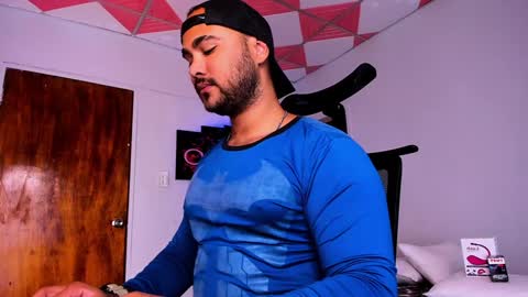 Snapshot of tommy_sccott chatting on January 2025 04:57:02 AM tommy_sccott online show from January 2025 04:57:02 AM