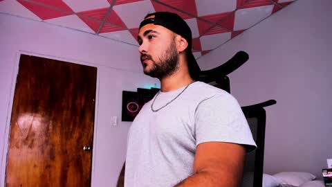 Snapshot of tommy_sccott chatting on January 2025 03:34:02 AM tommy_sccott online show from January 2025 03:34:02 AM