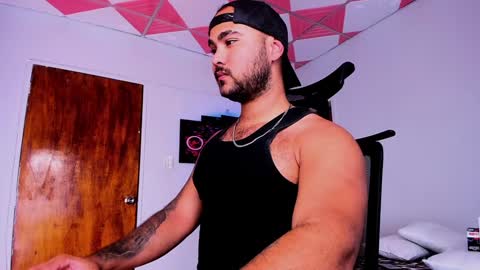 Snapshot of tommy_sccott chatting on January 2025 07:57:01 AM tommy_sccott online show from January 2025 07:57:01 AM