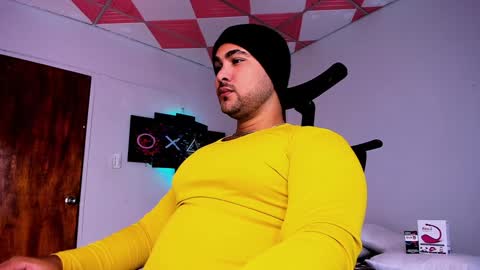 Snapshot of tommy_sccott chatting on January 2025 03:15:01 AM tommy_sccott online show from January 2025 03:15:01 AM