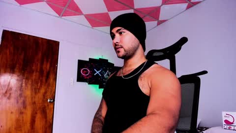 Snapshot of tommy_sccott chatting on January 2025 04:34:02 AM tommy_sccott online show from January 2025 04:34:02 AM