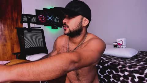 Snapshot of tommy_sccott chatting on February 2025 03:22:01 AM tommy_sccott online show from February 2025 03:22:01 AM