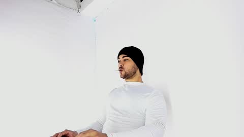 Snapshot of tommy_sccott chatting on September 2025 10:21:02 PM tommy_sccott online show from September 2025 10:21:02 PM