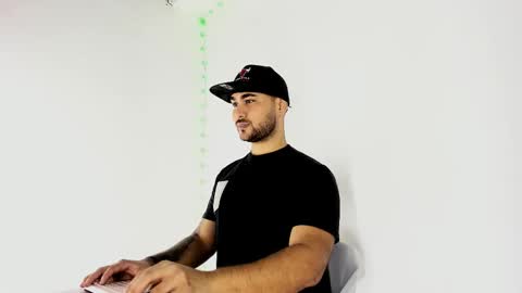 Snapshot of tommy_sccott chatting on September 2025 11:04:02 PM tommy_sccott online show from September 2025 11:04:02 PM